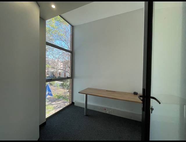 669M² OFFICE TO LET IN BRYANSTON